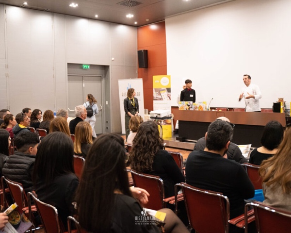 Ristoamare 2023 persone che ascoltano il convegno